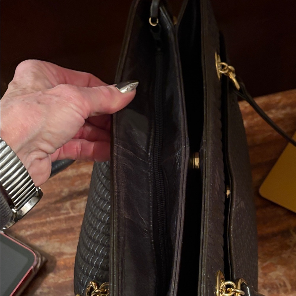 Bally Luxury women’s hand bag in excellent condition - Picture 12 of 16